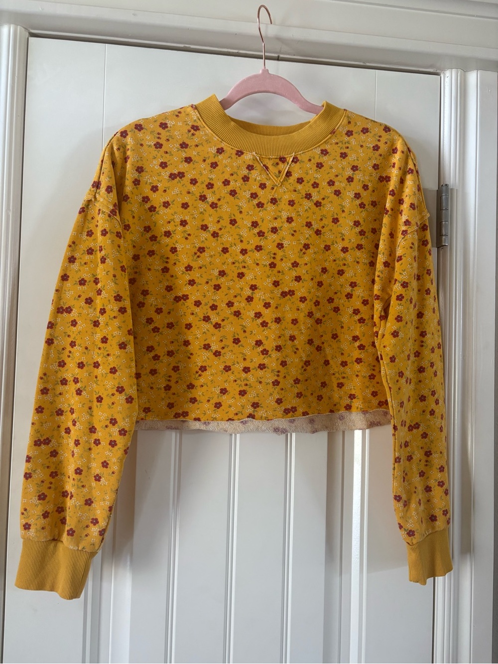 Colsie Mustard Yellow Floral Cropped Crewneck Sweater
